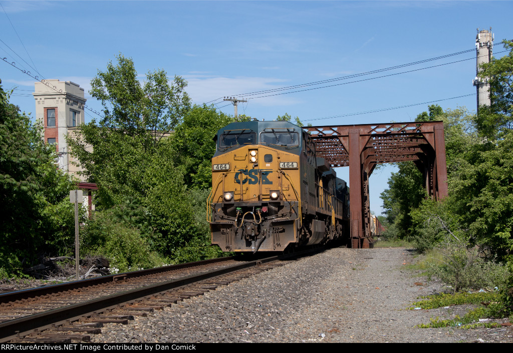 CSXT 464 Leads M427 at Biddeford 